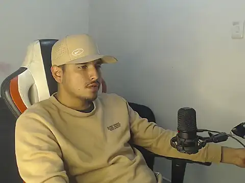 Snapshot of kylian_07 chatting on 07-25-26, 02:41 kylian 07 online show from 07-25-26, 02:41