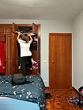 mady gigi online show from 02-13-25, 05:11