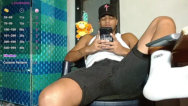 Snapshot of Bigcock_21cm_ chatting on 05-14-26, 11:18 Bigcock 21cm online show from 05-14-26, 11:18