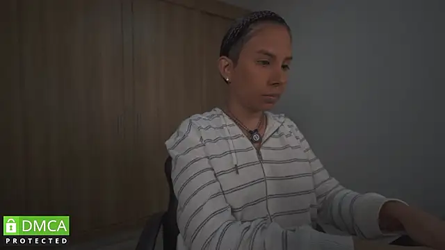 Dubois Amy online show from 02-06-26, 11:23