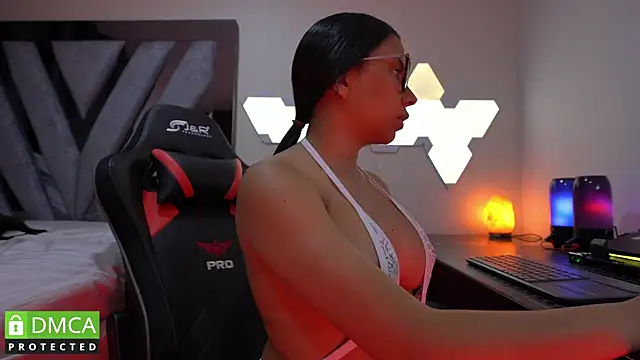 Snapshot of Dubois_Amy chatting on 12-05-24, 02:47 Dubois Amy online show from 12-05-24, 02:47