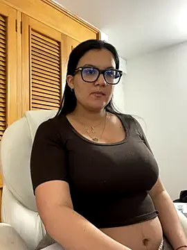 Snapshot of SWEETLILY18 chatting on 10-06-25, 10:43 SWEETLILY18 online show from 10-06-25, 10:43