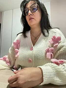 Snapshot of SWEETLILY18 chatting on 03-07-25, 11:18 SWEETLILY18 online show from 03-07-25, 11:18