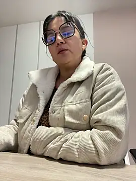 Snapshot of SWEETLILY18 chatting on 03-05-25, 11:28 SWEETLILY18 online show from 03-05-25, 11:28