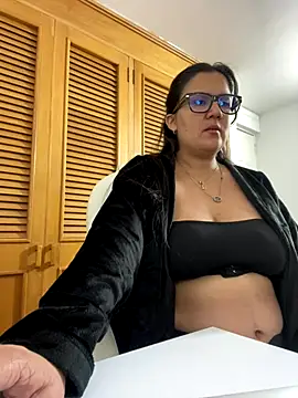 Snapshot of SWEETLILY18 chatting on 09-22-25, 10:16 SWEETLILY18 online show from 09-22-25, 10:16