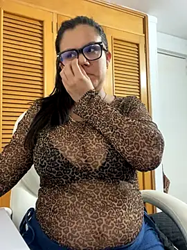 Snapshot of SWEETLILY18 chatting on 10-23-25, 10:19 SWEETLILY18 online show from 10-23-25, 10:19