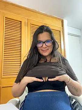 Snapshot of SWEETLILY18 chatting on 10-16-25, 11:24 SWEETLILY18 online show from 10-16-25, 11:24
