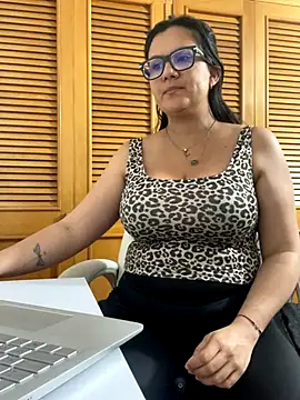 Snapshot of SWEETLILY18 chatting on 09-19-25, 10:03 SWEETLILY18 online show from 09-19-25, 10:03