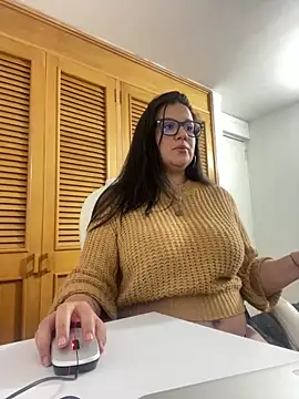 Snapshot of SWEETLILY18 chatting on 10-03-25, 10:22 SWEETLILY18 online show from 10-03-25, 10:22