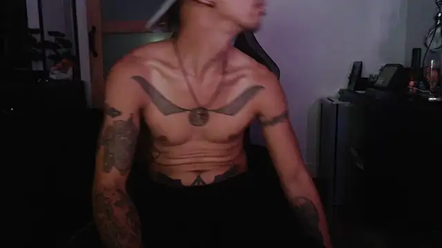 Snapshot of inc25cb@xh chatting on 10-25-25, 04:55 inc25cbxh online show from 10-25-25, 04:55