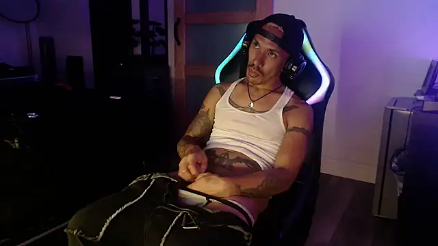 Snapshot of inc25cb@xh chatting on 10-18-25, 08:16 inc25cbxh online show from 10-18-25, 08:16