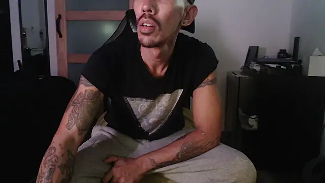 Snapshot of inc25cb@xh chatting on 10-04-25, 10:50 inc25cbxh online show from 10-04-25, 10:50