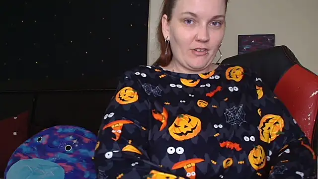 Snapshot of ToxicLilly chatting on 10-16-25, 07:49 ToxicLilly online show from 10-16-25, 07:49