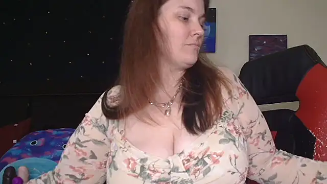 Snapshot of ToxicLilly chatting on 11-10-25, 08:30 ToxicLilly online show from 11-10-25, 08:30