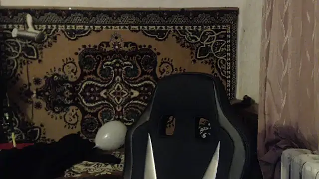 Snapshot of AlisaLaDiva chatting on 02-04-25, 09:20 AlisaLaDiva online show from 02-04-25, 09:20