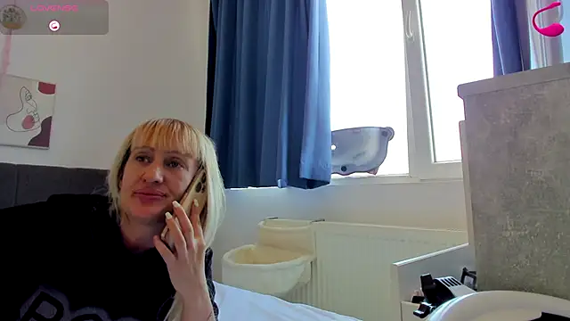 Snapshot of Almatoys chatting on 09-18-25, 09:45 Almatoys online show from 09-18-25, 09:45