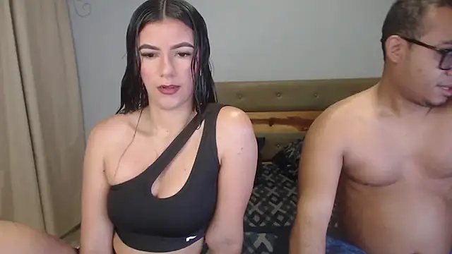 Snapshot of couplesex_ve chatting on 05-17-26, 12:05 couplesex ve online show from 05-17-26, 12:05