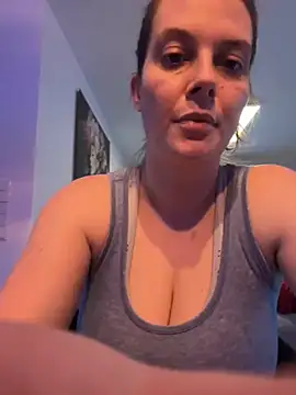Snapshot of newMichelle chatting on 02-26-25, 07:23 newMichelle online show from 02-26-25, 07:23