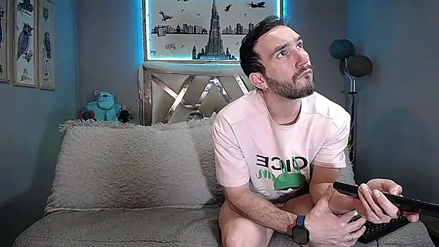 Snapshot of Danny_hot_fun chatting on 06-13-26, 09:46 Danny hot fun online show from 06-13-26, 09:46