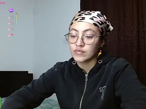 Snapshot of Olivia_Bright chatting on 05-18-26, 01:06 Olivia Bright online show from 05-18-26, 01:06