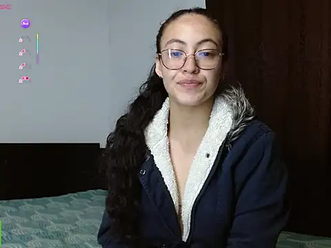 Snapshot of Olivia_Bright chatting on 05-17-26, 12:32 Olivia Bright online show from 05-17-26, 12:32