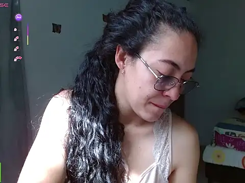 Snapshot of Olivia_Bright chatting on 08-02-26, 02:59 Olivia Bright online show from 08-02-26, 02:59
