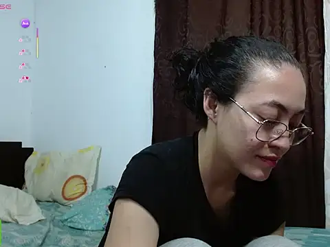 Snapshot of Olivia_Bright chatting on 06-04-26, 10:14 Olivia Bright online show from 06-04-26, 10:14