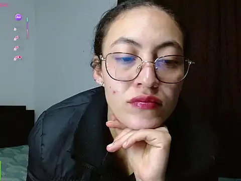 Snapshot of Olivia_Bright chatting on 04-26-26, 01:03 Olivia Bright online show from 04-26-26, 01:03