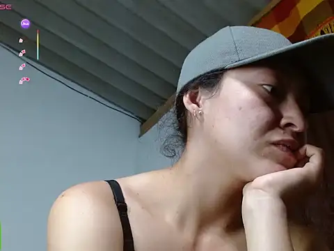 Snapshot of Olivia_Bright chatting on 05-27-26, 01:57 Olivia Bright online show from 05-27-26, 01:57