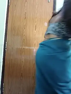 Snapshot of yoursana- chatting on 02-06-26, 04:19 yoursana- online show from 02-06-26, 04:19