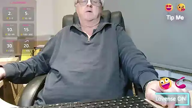 Snapshot of bigbadjon69 chatting on 03-11-25, 04:41 bigbadjon69 online show from 03-11-25, 04:41