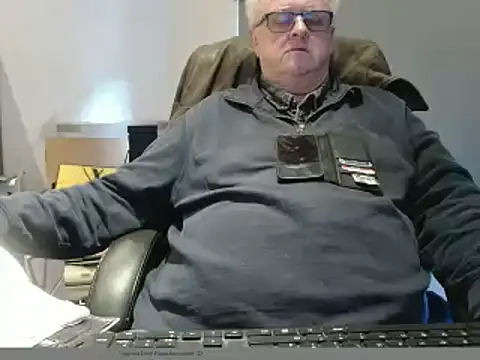 Snapshot of bigbadjon69 chatting on 02-04-26, 02:23 bigbadjon69 online show from 02-04-26, 02:23