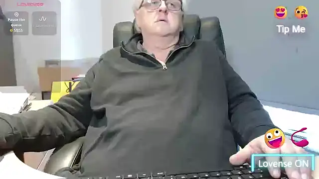Snapshot of bigbadjon69 chatting on 03-18-25, 02:17 bigbadjon69 online show from 03-18-25, 02:17
