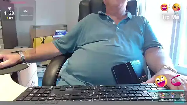 Snapshot of bigbadjon69 chatting on 09-19-25, 03:05 bigbadjon69 online show from 09-19-25, 03:05
