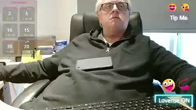 Snapshot of bigbadjon69 chatting on 03-14-25, 05:13 bigbadjon69 online show from 03-14-25, 05:13