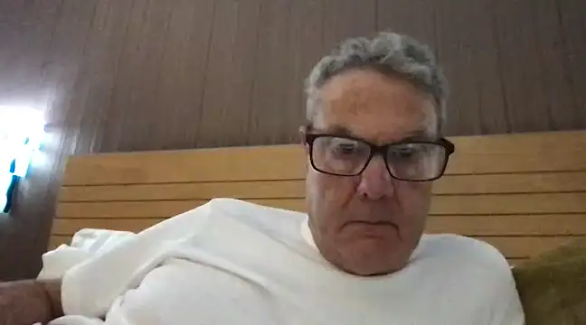 Snapshot of Oldpistolpete chatting on 12-06-24, 04:01 Oldpistolpete online show from 12-06-24, 04:01