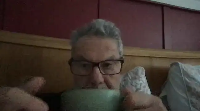 Snapshot of Oldpistolpete chatting on 12-09-24, 09:39 Oldpistolpete online show from 12-09-24, 09:39