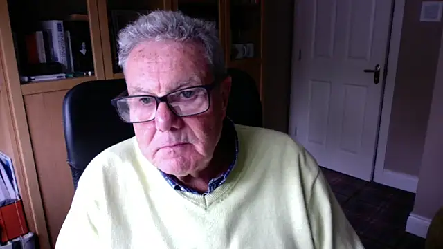 Snapshot of Oldpistolpete chatting on 09-10-25, 02:16 Oldpistolpete online show from 09-10-25, 02:16