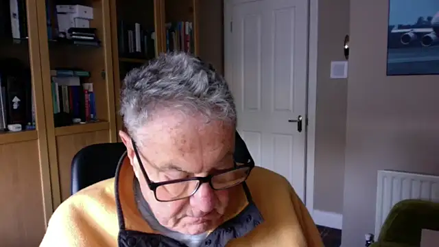 Snapshot of Oldpistolpete chatting on 01-07-25, 10:55 Oldpistolpete online show from 01-07-25, 10:55