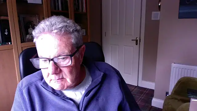 Snapshot of Oldpistolpete chatting on 09-20-25, 12:32 Oldpistolpete online show from 09-20-25, 12:32