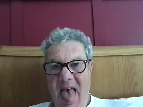 Snapshot of Oldpistolpete chatting on 10-11-25, 10:49 Oldpistolpete online show from 10-11-25, 10:49