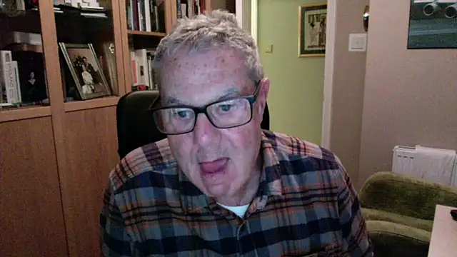 Snapshot of Oldpistolpete chatting on 03-15-25, 10:55 Oldpistolpete online show from 03-15-25, 10:55