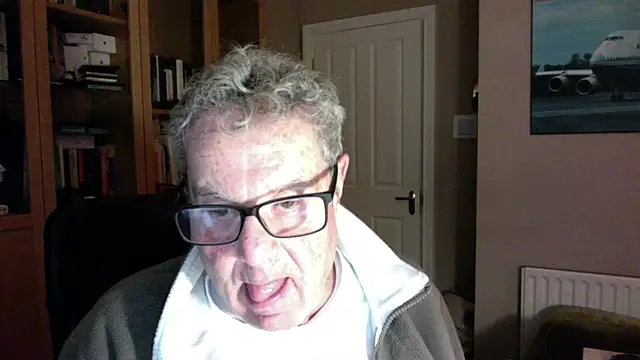 Snapshot of Oldpistolpete chatting on 01-04-25, 08:27 Oldpistolpete online show from 01-04-25, 08:27