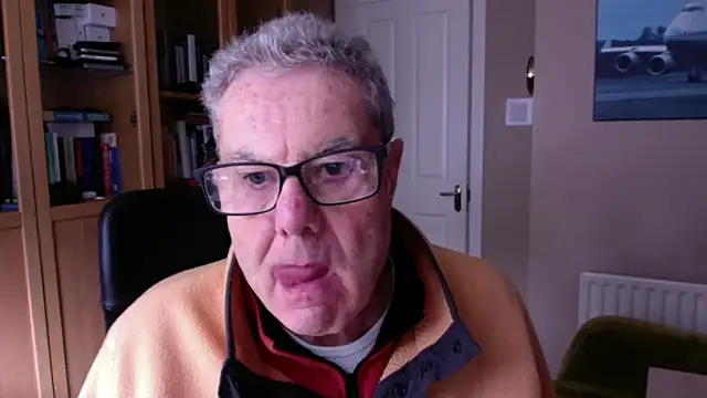 Snapshot of Oldpistolpete chatting on 01-12-25, 03:25 Oldpistolpete online show from 01-12-25, 03:25