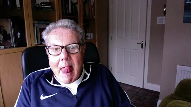 Snapshot of Oldpistolpete chatting on 02-11-25, 03:08 Oldpistolpete online show from 02-11-25, 03:08