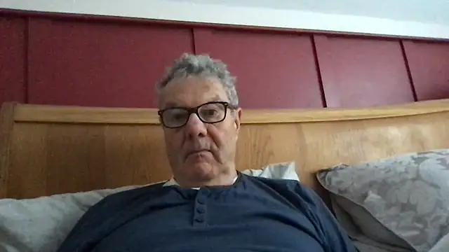 Snapshot of Oldpistolpete chatting on 12-18-24, 09:47 Oldpistolpete online show from 12-18-24, 09:47