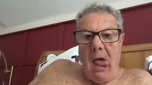 Snapshot of Oldpistolpete chatting on 09-19-25, 09:02 Oldpistolpete online show from 09-19-25, 09:02