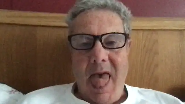 Snapshot of Oldpistolpete chatting on 10-07-25, 08:59 Oldpistolpete online show from 10-07-25, 08:59