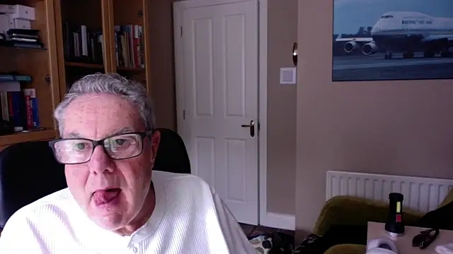 Snapshot of Oldpistolpete chatting on 12-26-24, 12:05 Oldpistolpete online show from 12-26-24, 12:05