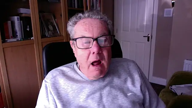 Snapshot of Oldpistolpete chatting on 03-04-25, 09:51 Oldpistolpete online show from 03-04-25, 09:51